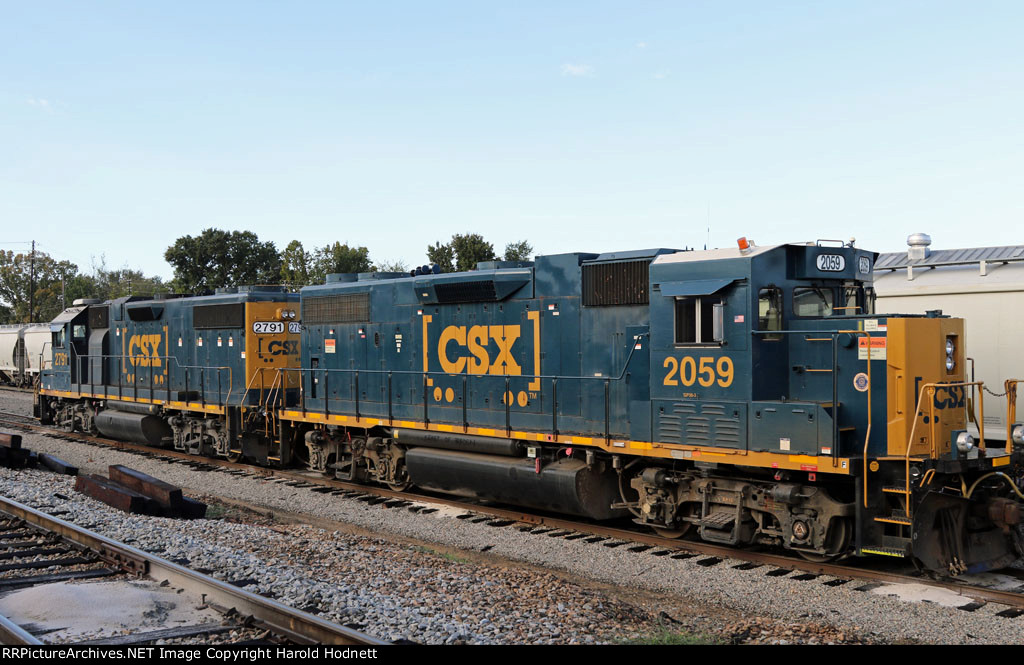 CSX 2059 & 2791 are likely power for local F711 or F735